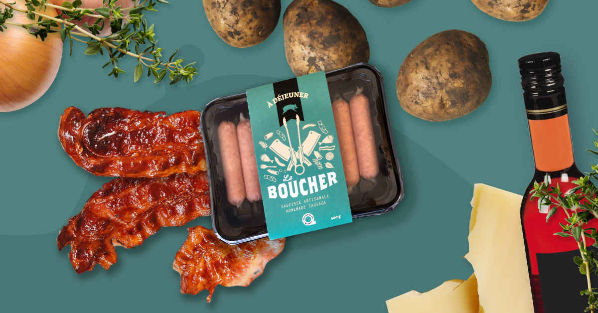 Paquet de saucisses Le Boucher à déjeuner avec des ingrédients autour